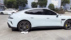  Zipperless Luggage with Wide Handle