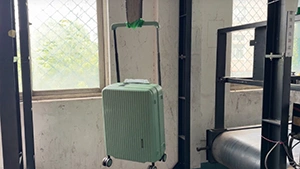  Zipperless Luggage with Wide Handle