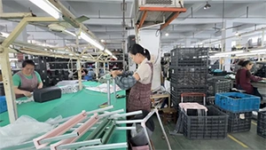  Zipperless Luggage with Wide Handle