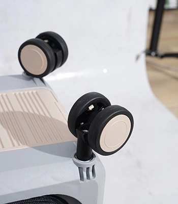 Dual 360° Spinner Wheels