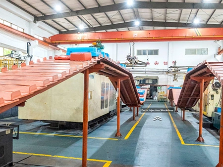 Main Injection Molding Workshop (Luggage Shell Production & Conveying)