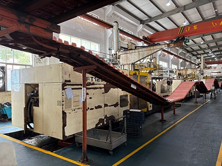 Main Injection Molding Workshop (Luggage Shell Production & Conveying)